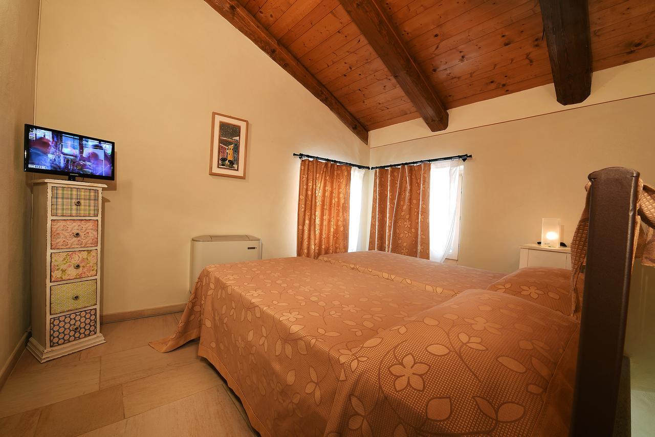 Notte In Langa Bed & Breakfast Ла Мора Екстериор снимка
