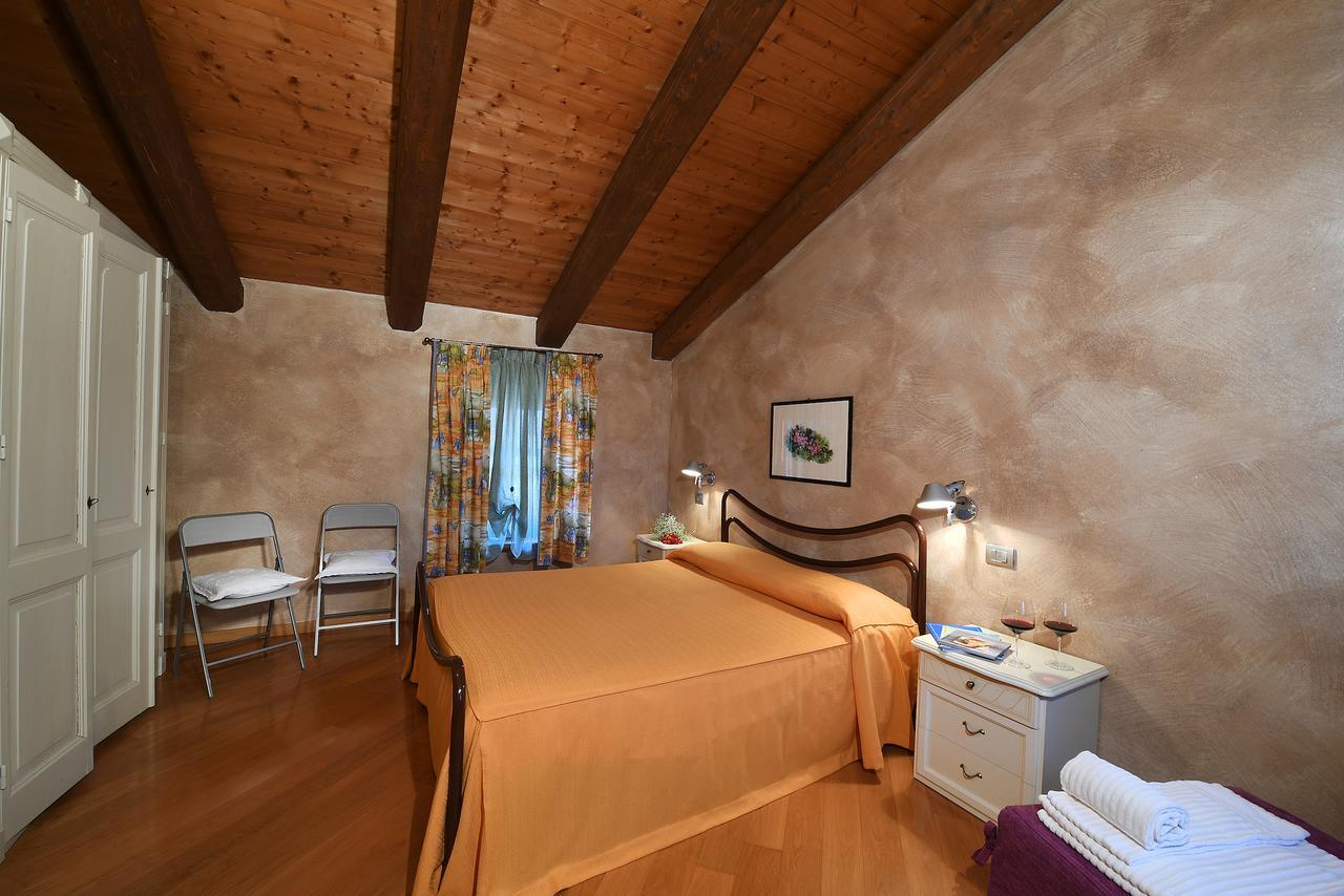 Notte In Langa Bed & Breakfast Ла Мора Екстериор снимка
